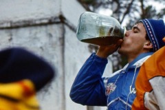 В.Якунин. Заправка Бальзама перед поездкой.