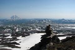 вид с кратера Горелого на вулкан Вилючинский