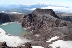 озеро в кратере вулкана Горелый