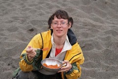 лакомка Лия на пляже