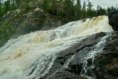 Водопад Маманя. Высота около 30м