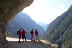 085