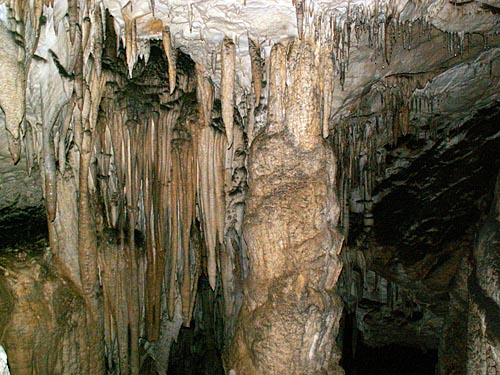 В пещере Азишская