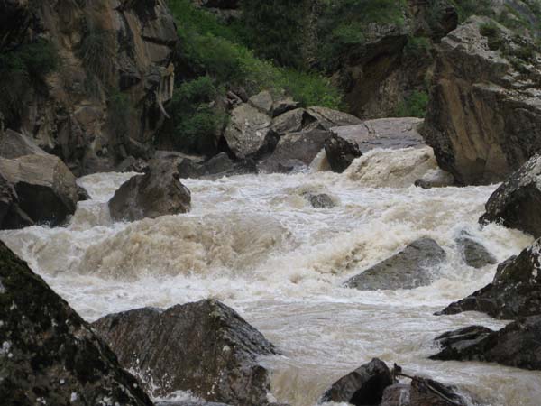 «Не подходите близко к реке!», Майнакское ущелье, река Чарын + фотоальбом