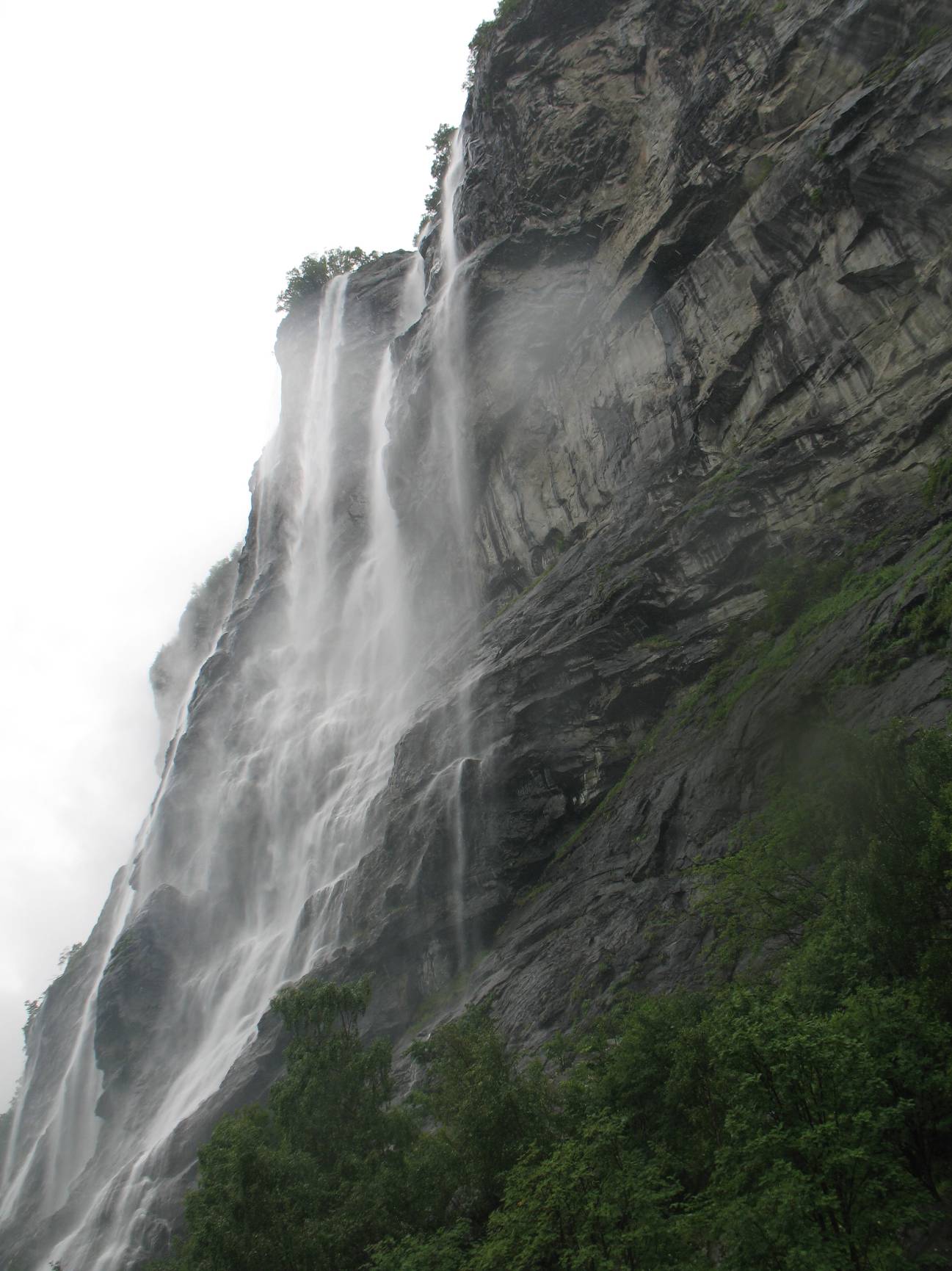 Водопады Гейрангер-фьорда.