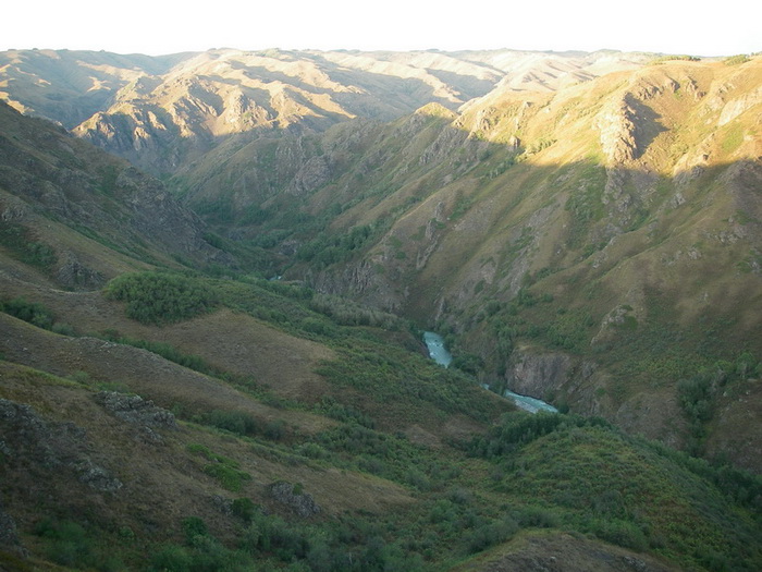 Фото 19. р.Тентек, начало 4го каньона, вид сверху.