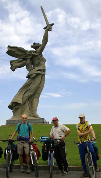 Проект - «Сбоку Волга». Волгоград. Слева направо: Иван Фетисов, Николай Хильченко, Петр Катин.
